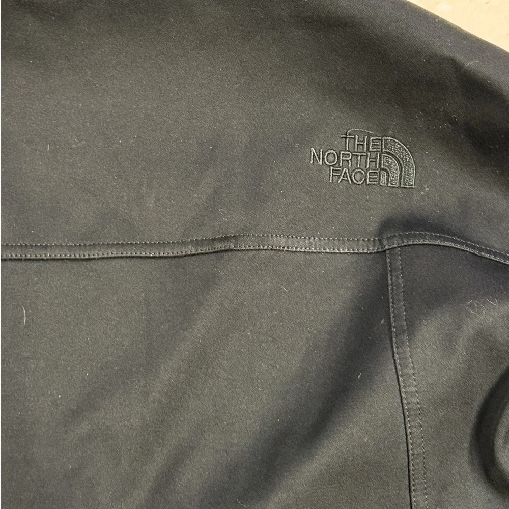 The North Face Black Jacket Men’s Medium Lightweight Zip Up Coat Outdoor